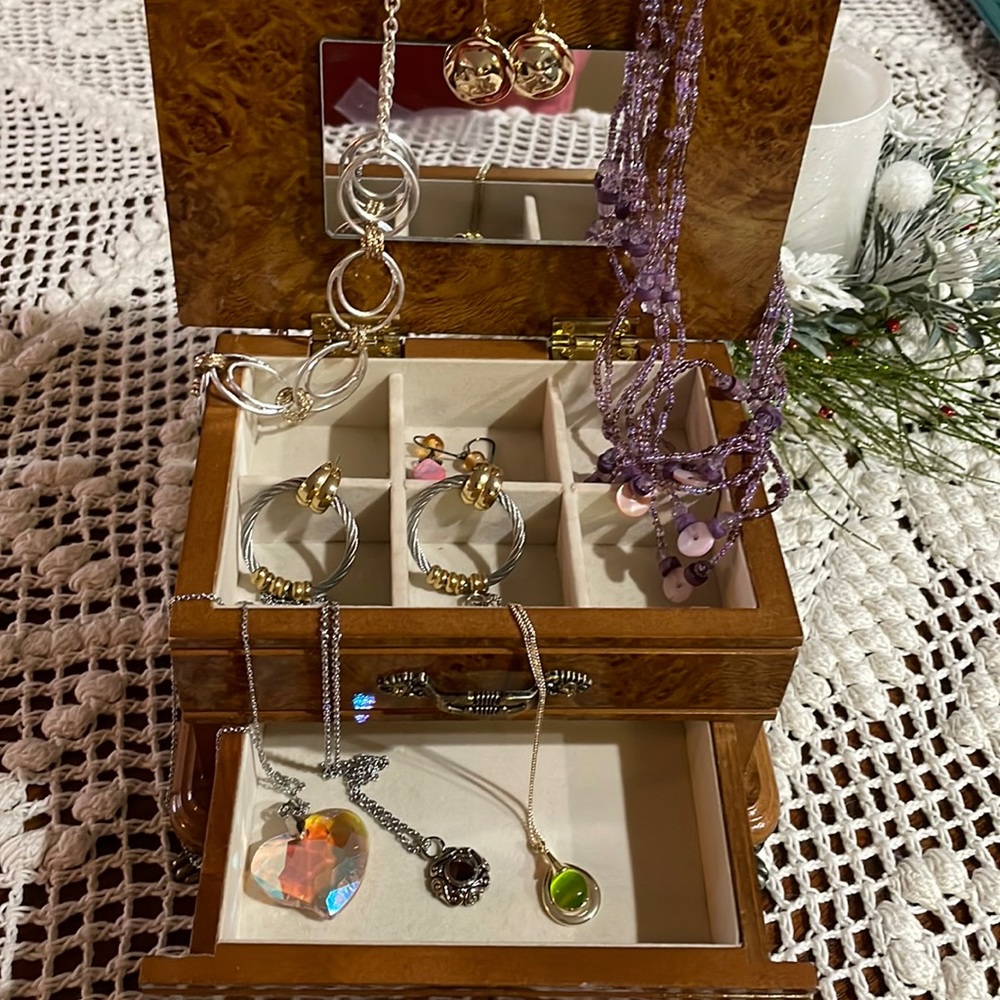 Jewelry & Box - Picture 1 of 7